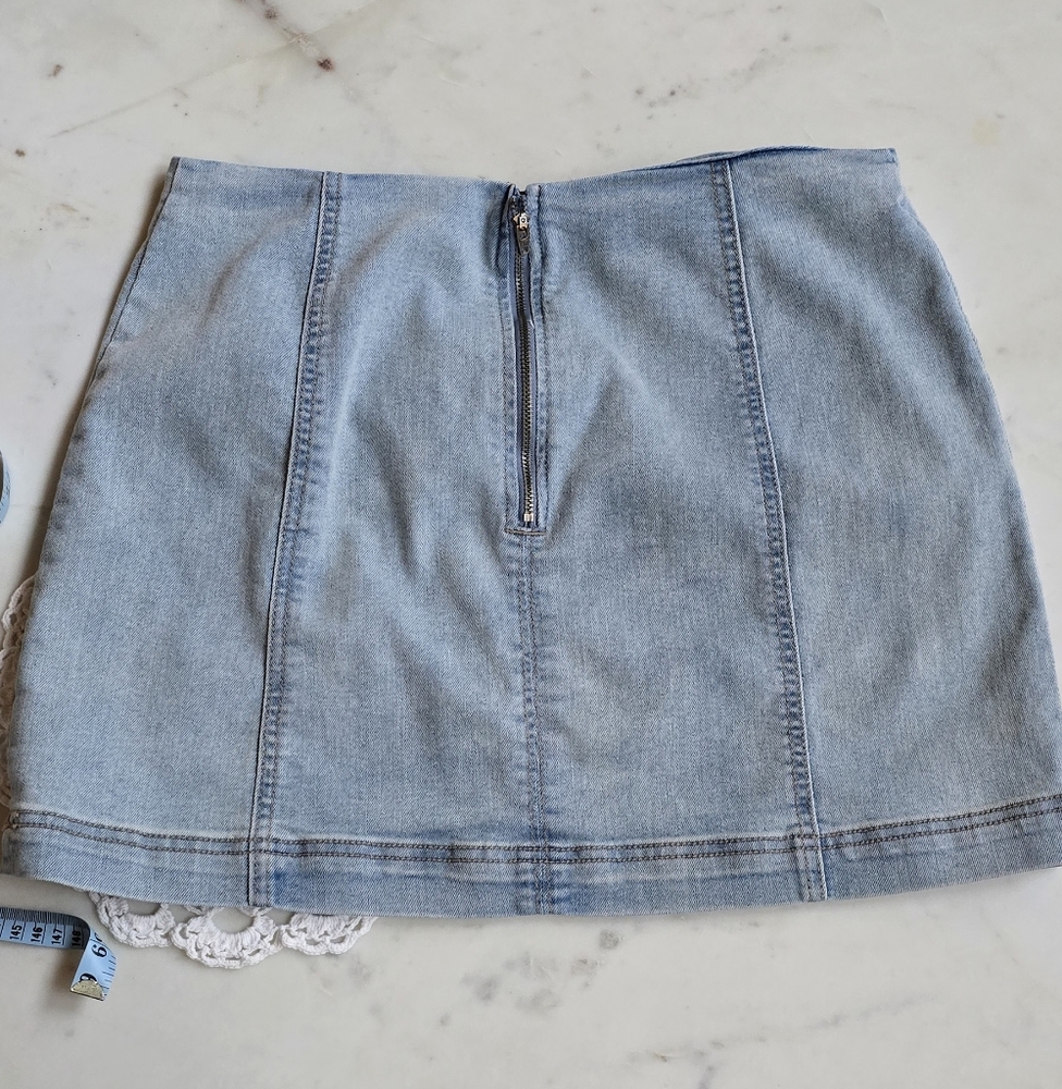 Wild Fable faded Denim Seamed Mini Skirt Size Med - Picture 7 of 7